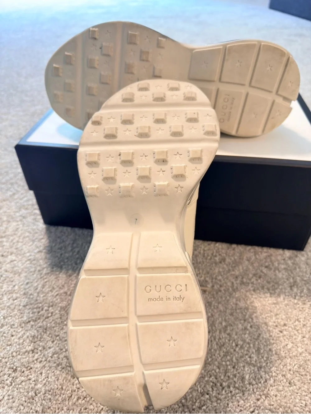 Gucci Rhyton Lips Graphic White Red Low Top Sneakers Athletic Casual